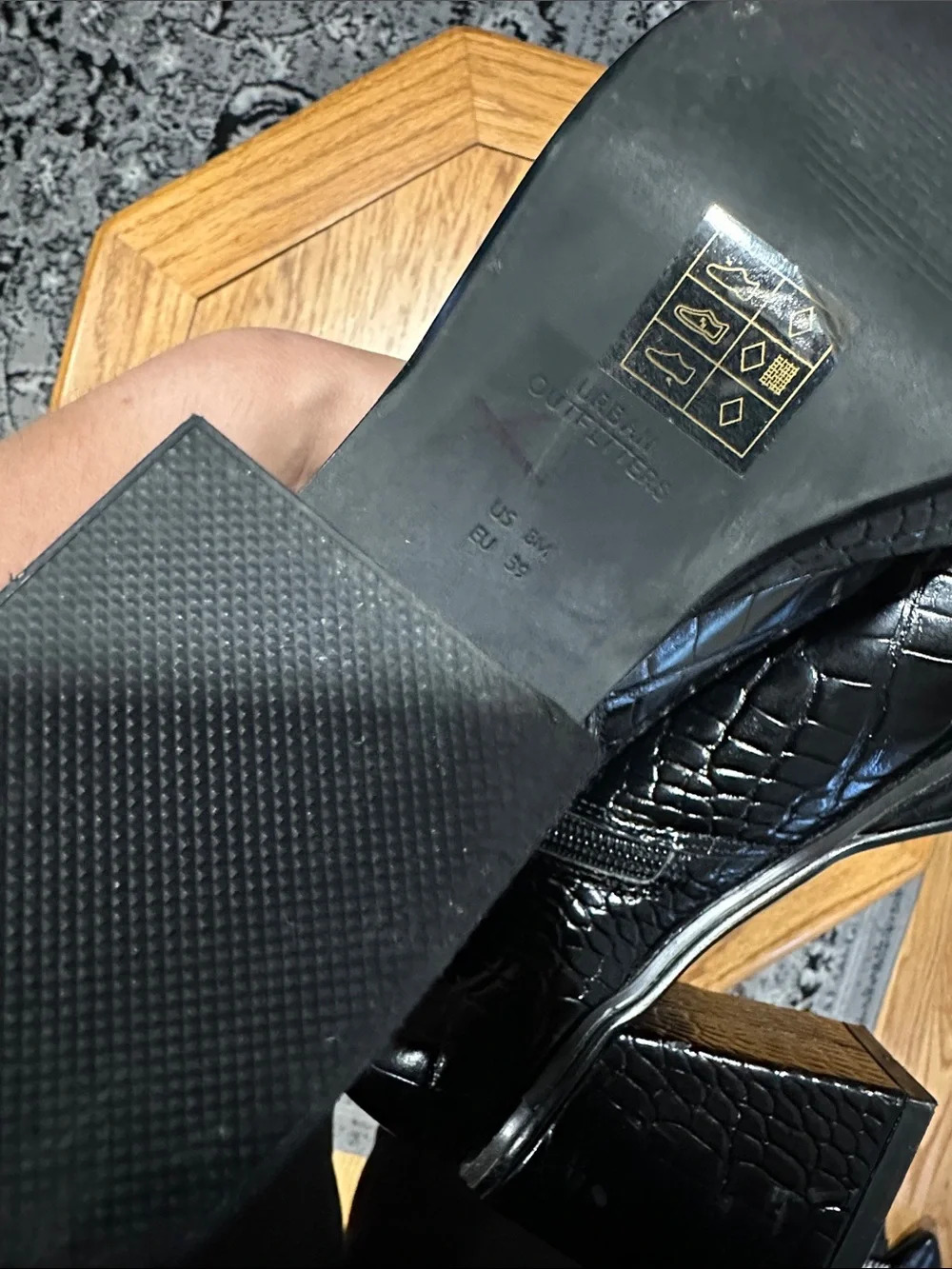 *URBAN OUTFITTERS* Black Croc-Embossed Mid-Calf Block Heel Boots Size 39 - Picture 11 of 11
